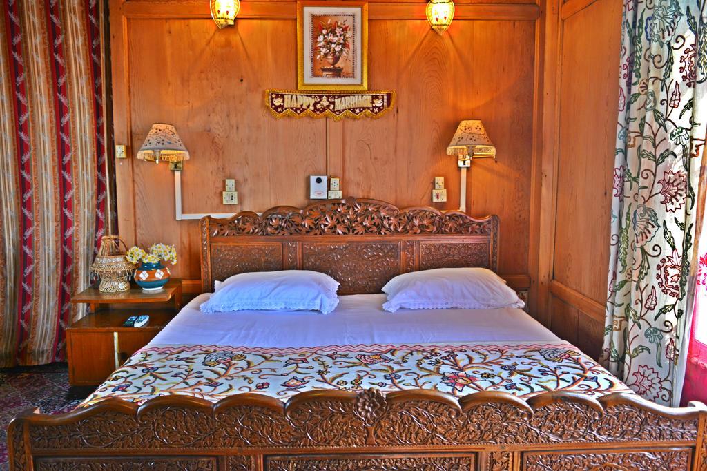 Golden Flower Heritage Houseboat Hotel Nagin Bagh Ngoại thất bức ảnh